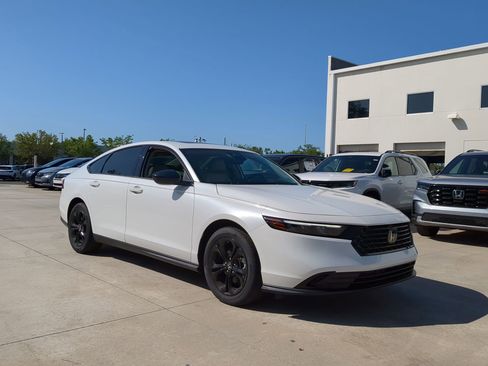 New 2025 Honda Accord SE image 2