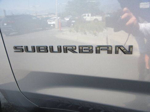 Used 2021 Chevrolet Suburban Z71 AWD/4WD image 5
