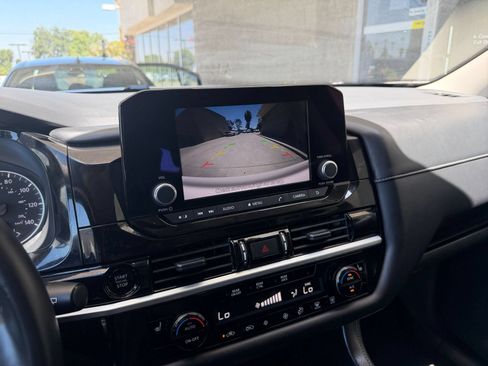 Used 2025 Nissan Pathfinder SV FWD image 25