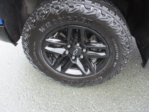 Used 2025 Chevrolet Silverado 1500 LT Trail Boss w/ Convenience Package II AWD/4WD image 9