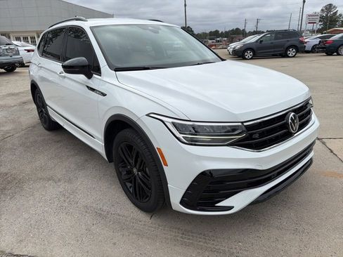 Used 2022 Volkswagen Tiguan SE R-Line image 4