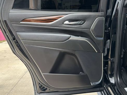 Used 2023 Cadillac Escalade Premium Luxury RWD image 25