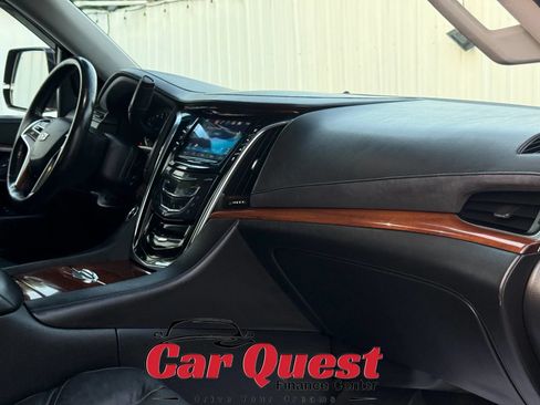 Used 2016 Cadillac Escalade Luxury AWD/4WD image 23