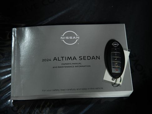 Used 2024 Nissan Altima 2.5 SV image 39