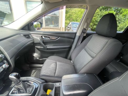 Used 2019 Nissan Rogue SV w/ Sun & Sound Touring Package AWD/4WD image 16