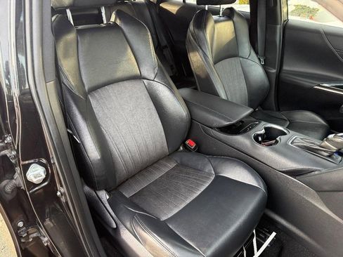 Used 2021 Toyota Venza XLE image 11