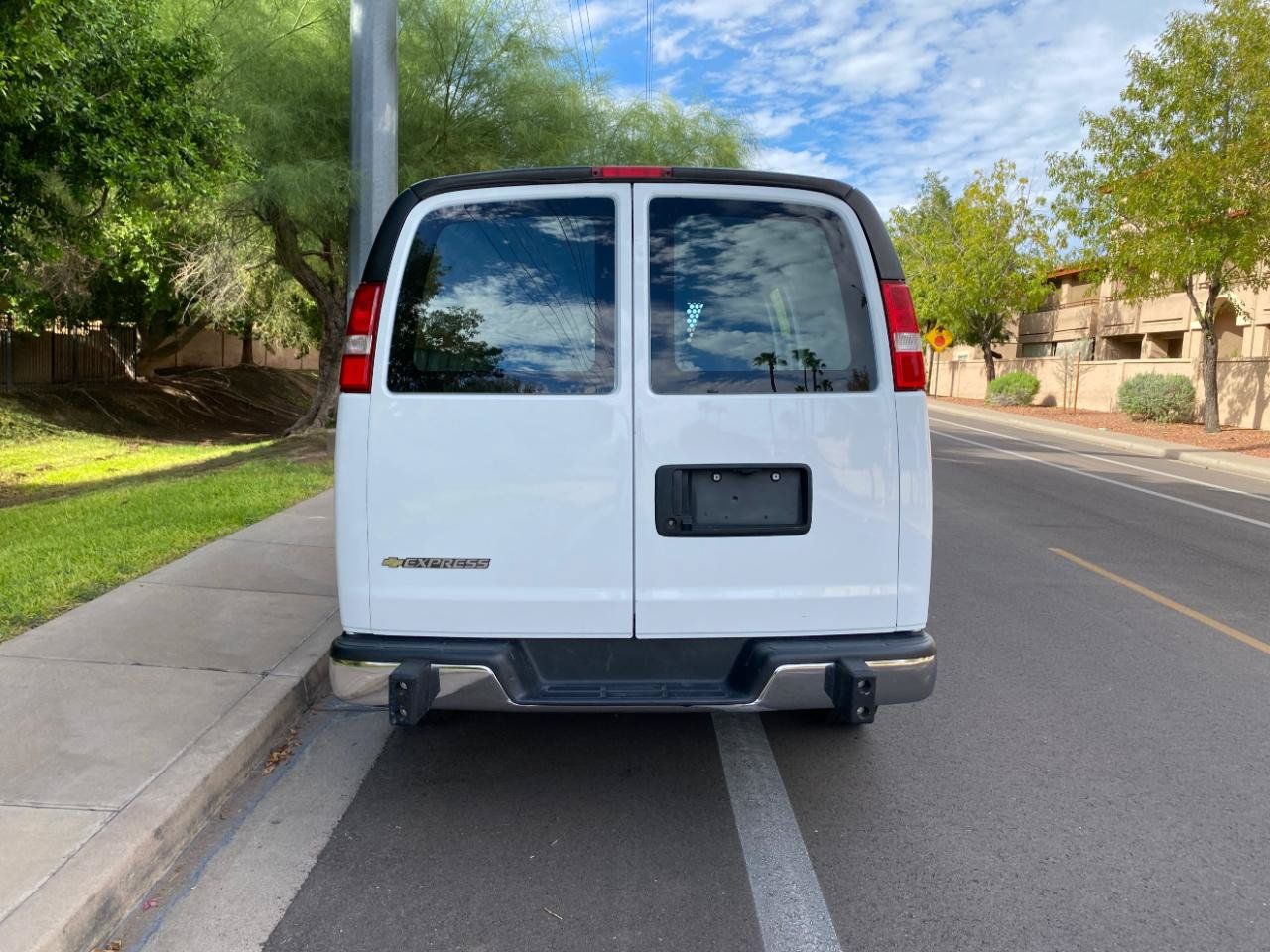 Used 2024 Chevrolet Express 2500 w/ Driver Convenience Package RWD image 9
