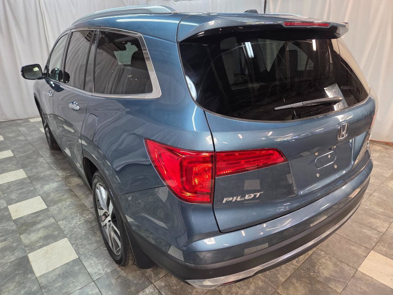 Used 2018 Honda Pilot Elite image 6