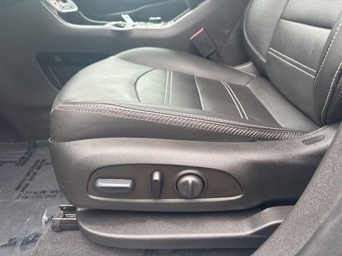 Used 2024 GMC Terrain Denali w/ Denali Premium Package AWD/4WD image 15