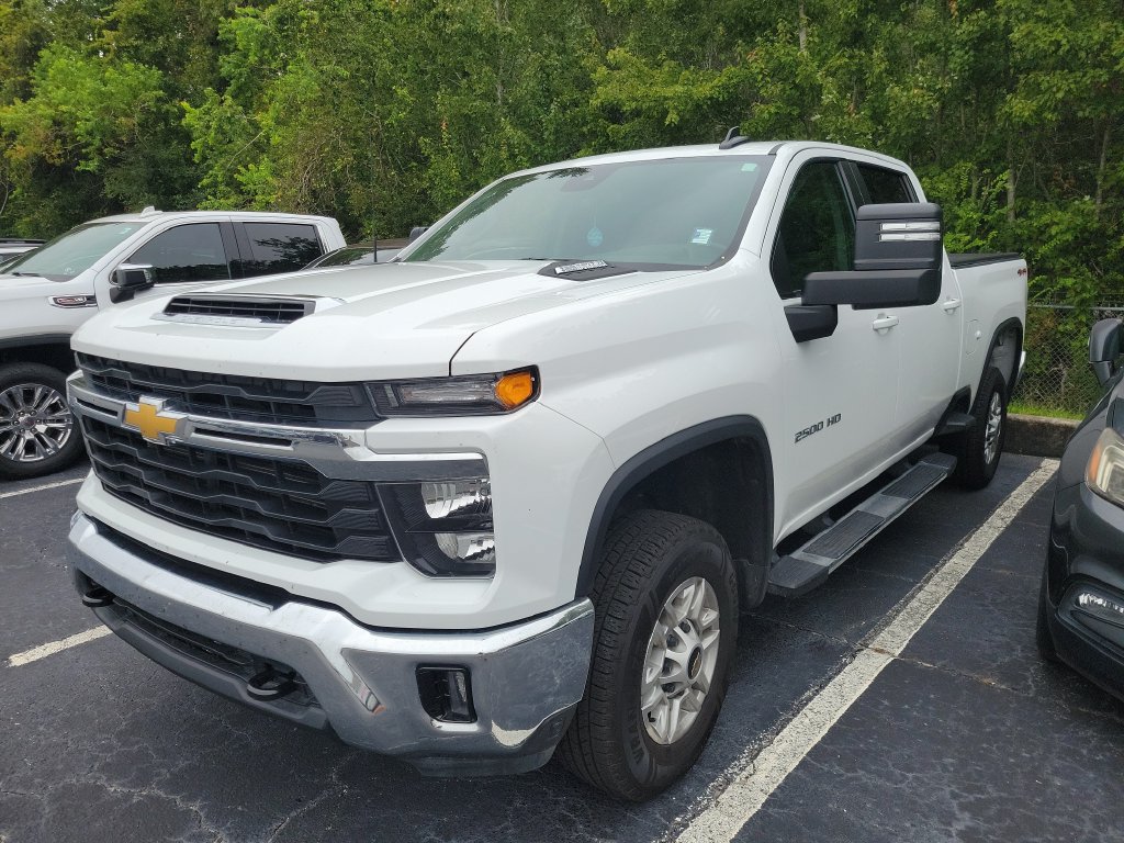 Used 2025 Chevrolet Silverado 2500 LT w/ Convenience Package AWD/4WD image 3
