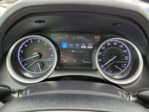 Used 2021 Toyota Camry XLE FWD image 23