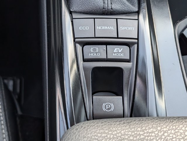 Used 2025 Toyota Camry SE w/ Convenience Package FWD image 16