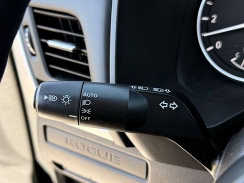 Used 2023 Nissan Rogue S image 19