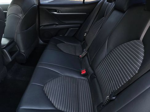 Used 2018 Toyota Camry SE FWD image 9