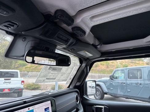 New 2025 Jeep Gladiator Sport image 22