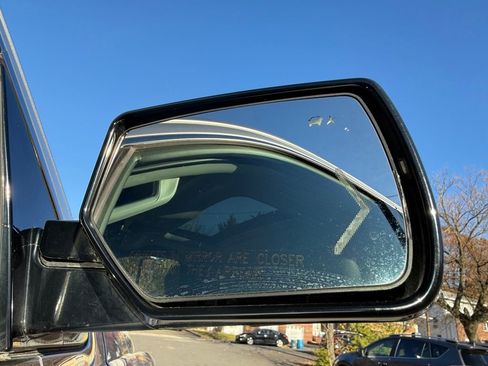 Used 2016 GMC Yukon XL SLT w/ HD Trailering Package image 10