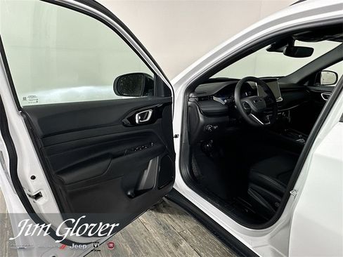 New 2026 Jeep Compass Latitude image 20