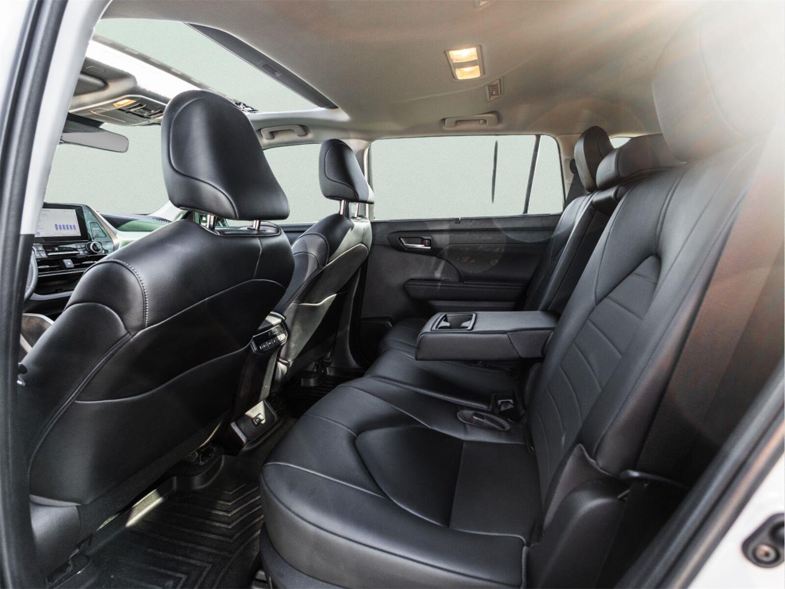 Used 2023 Toyota Highlander XLE FWD image 27