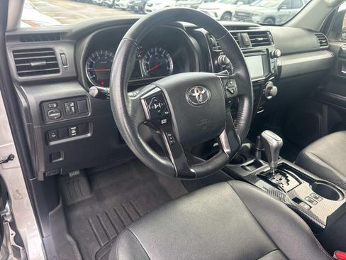 Used 2018 Toyota 4Runner TRD Off-Road Premium AWD/4WD image 18
