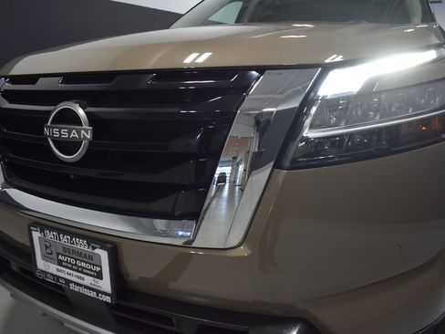 Certified 2023 Nissan Pathfinder Platinum AWD/4WD image 11