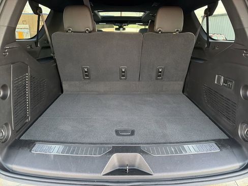 Used 2021 Chevrolet Suburban Z71 w/ Z71 Signature Package image 32