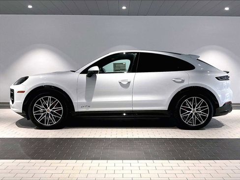New 2026 Porsche Cayenne GTS image 2
