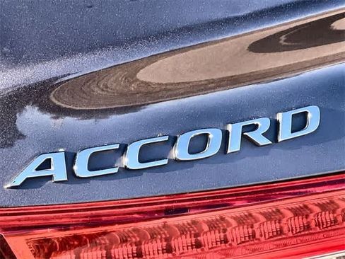 Used 2018 Honda Accord EX image 8