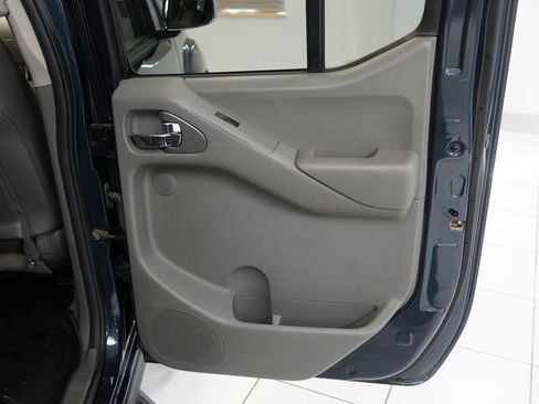 Used 2016 Nissan Frontier SL image 24