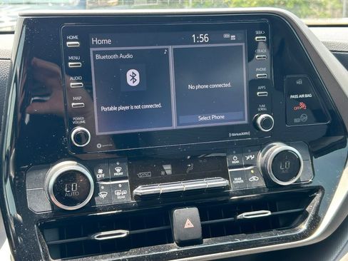 Used 2020 Toyota Highlander L FWD image 30