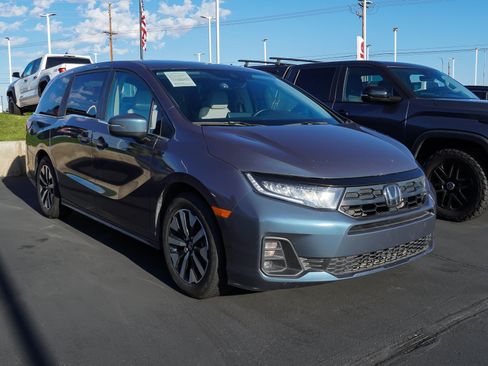 Used 2025 Honda Odyssey EX-L image 2