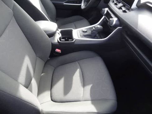 Used 2025 Toyota RAV4 XLE AWD/4WD image 15