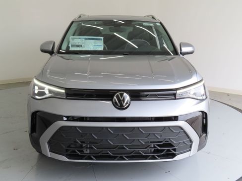 New 2025 Volkswagen Taos SE image 10