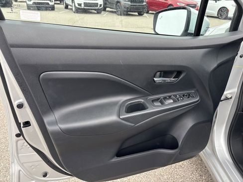 Used 2025 Nissan Versa SV FWD image 8