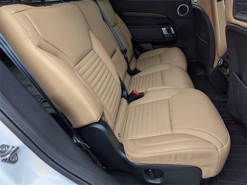 Certified 2024 Land Rover Discovery Dynamic SE image 17