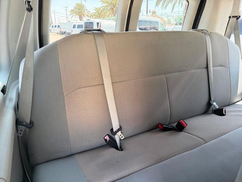 Used 2009 Ford E-350 and Econoline 350 Super Duty Wagon RWD image 30