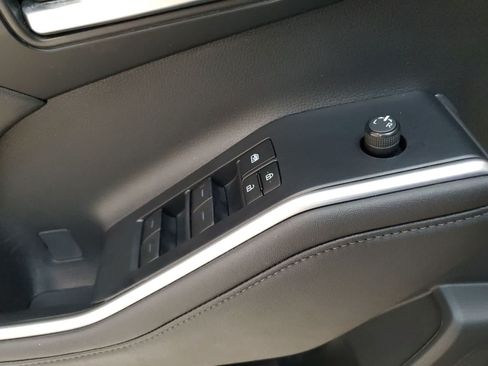 Used 2023 Toyota Highlander XLE FWD image 17