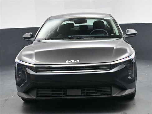 New 2025 Kia K4 LXS image 11