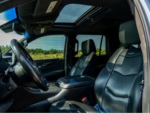 Used 2016 Cadillac Escalade Platinum RWD image 13