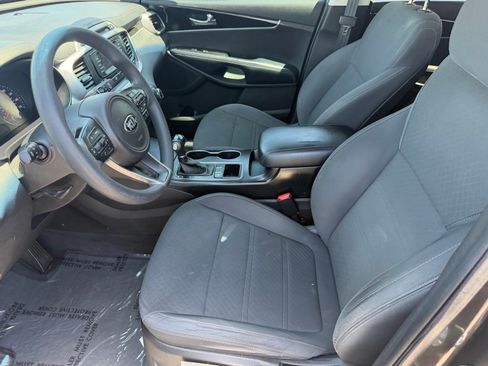 Used 2017 Kia Sorento FWD image 15