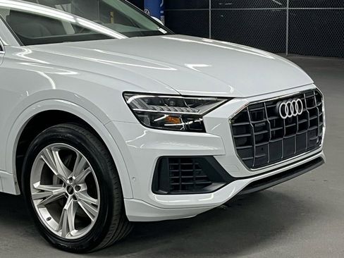 Used 2023 Audi Q8 Premium image 40