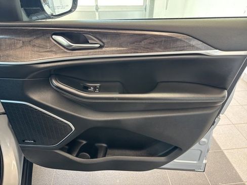 Used 2024 Jeep Grand Cherokee Limited 4xe image 14