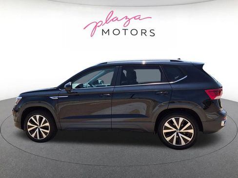 Used 2022 Volkswagen Taos SE w/ Panoramic Sunroof Package FWD image 8