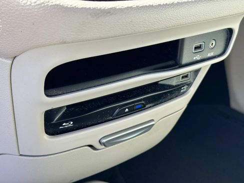 Used 2017 Chrysler Pacifica Limited w/ UConnect Theater Package FWD image 23