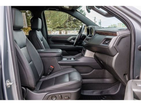 Used 2022 Chevrolet Suburban Z71 image 11