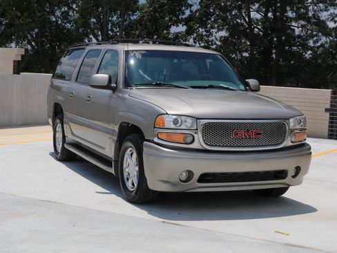 Used 2001 GMC Yukon XL Denali AWD/4WD image 6
