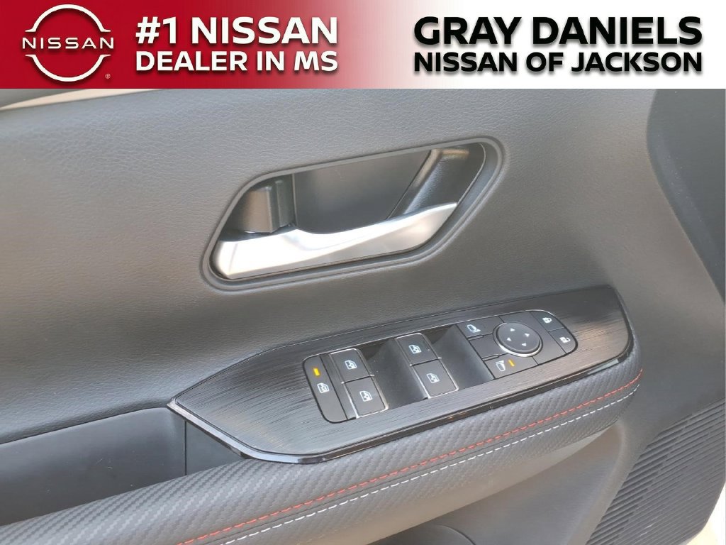 Used 2025 Nissan Kicks SR AWD/4WD image 11
