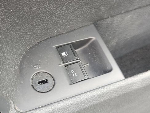 Used 2009 Volkswagen Jetta SE FWD image 23