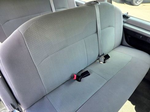 Used 2011 Ford E-350 and Econoline 350 XLT RWD image 32
