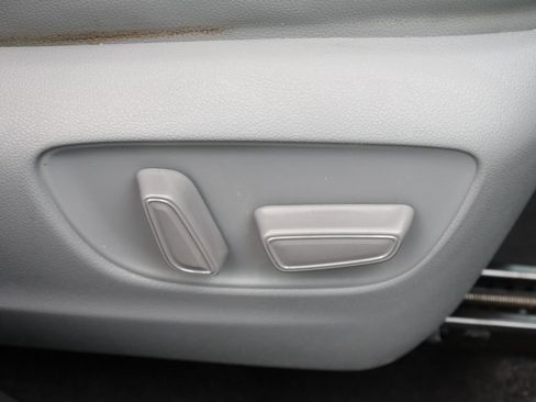 Used 2023 Toyota Highlander XLE FWD image 22