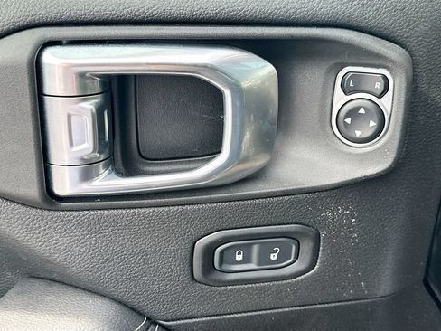 Used 2023 Jeep Wrangler Unlimited Sahara w/ Cold Weather Group AWD/4WD image 19